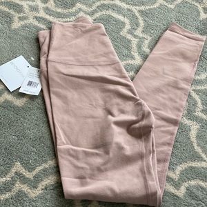 NWT!! Beyond Yoga Caught in the Midi Leggings